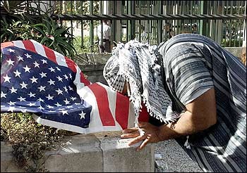 Muslim Prays for U.S., Lisbon
